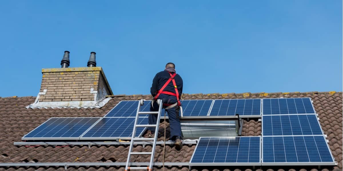 Bedrijven die zonnepanelen verhuren met koopoptie hebben mogelijk AFM-vergunning nodig